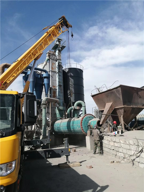 宽甸设备搬运等各类工程项目中，吊车起着关键作用